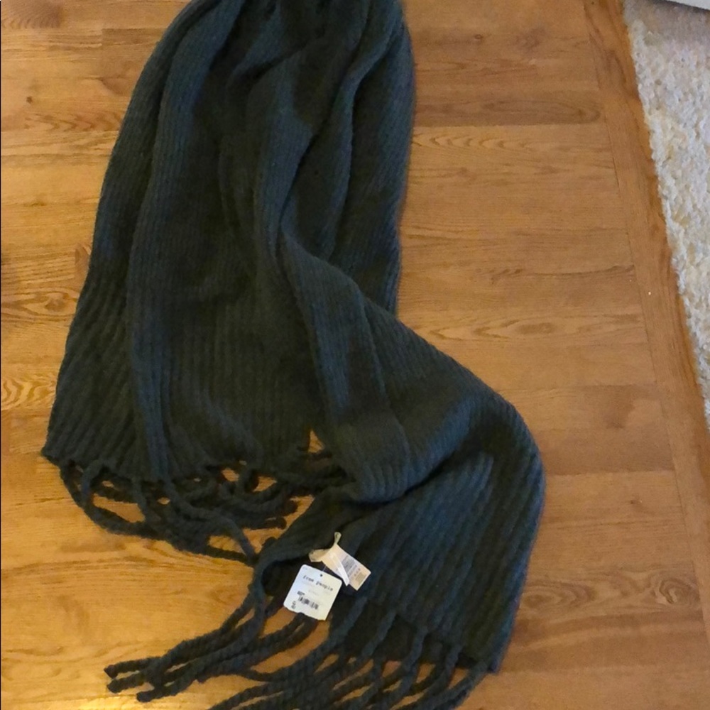 Large free people scarf